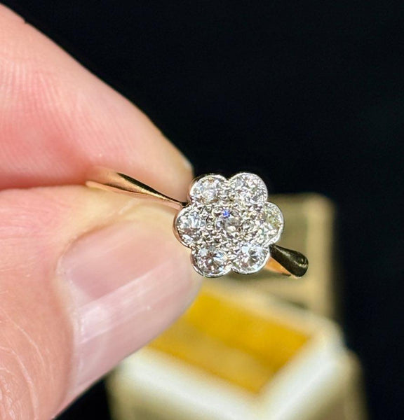 Antique 1920s diamond daisy cluster ring crafted in 18ct yellow gold, featuring a stunning floral design with multiple sparkling diamonds.