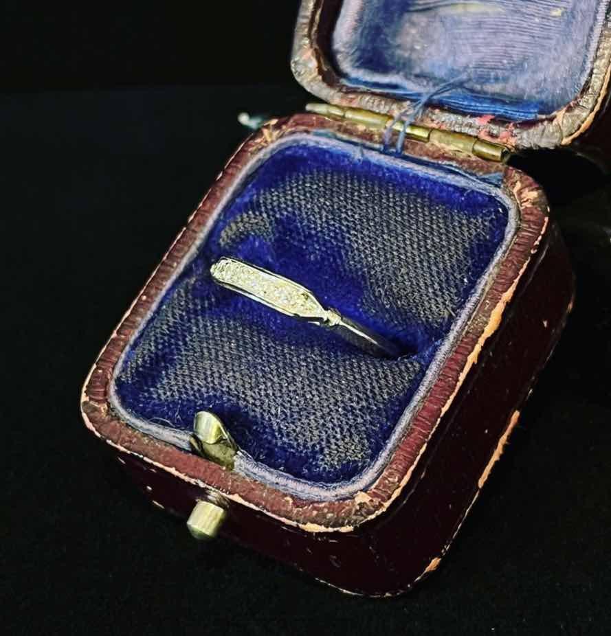 antique_Platinum_Diamond_Wedding_Band
