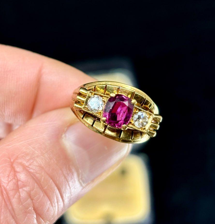 1930s_Antique_Ring_with_Ruby_and_Diamonds_Collectors_Item