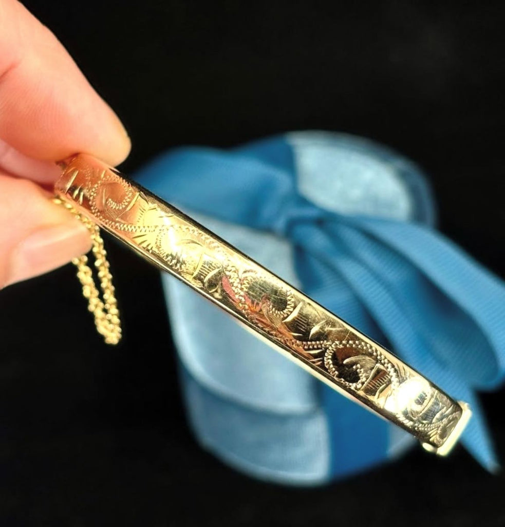 Contemporary 9ct yellow gold handmade hand-engraved hinged bangle.