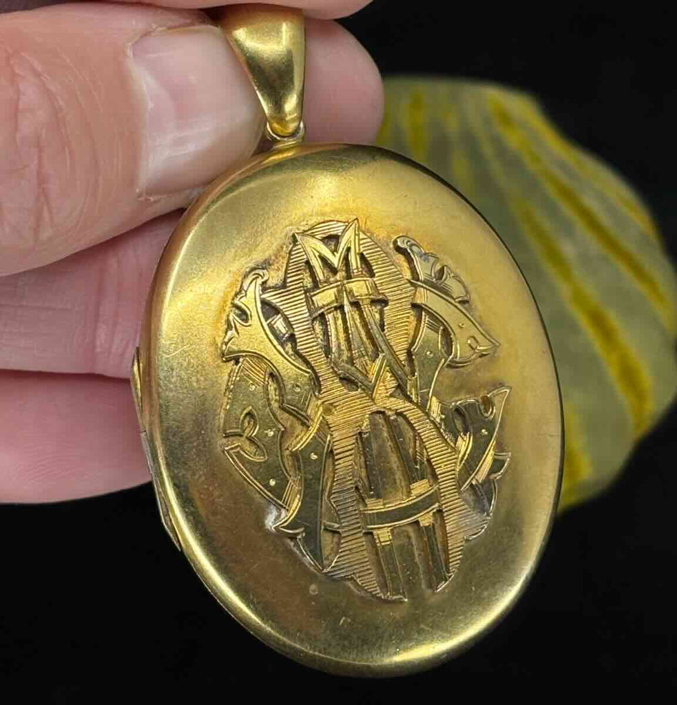Antique Victorian 18ct yellow gold locket revealing up close detailing of the unique saw pierced monogram of four letters A W R C