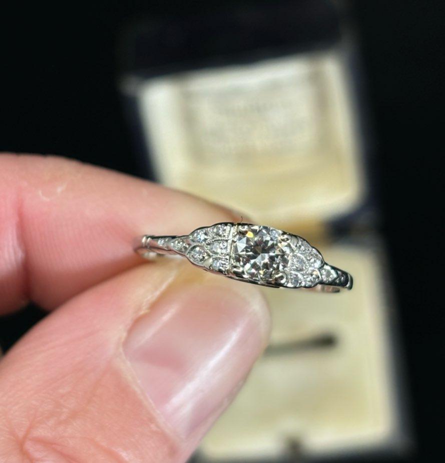 Classic_Platinum_antique_Diamond_Ring