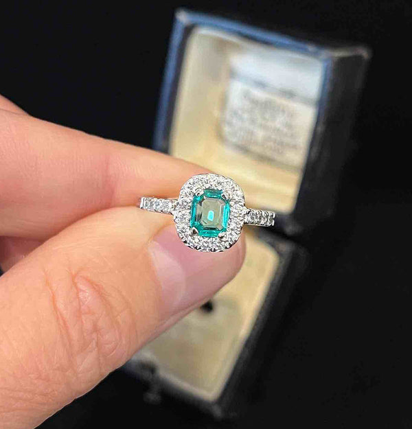 Colombian_emerald_Cut_emerald_and_diamond_cluster_ring