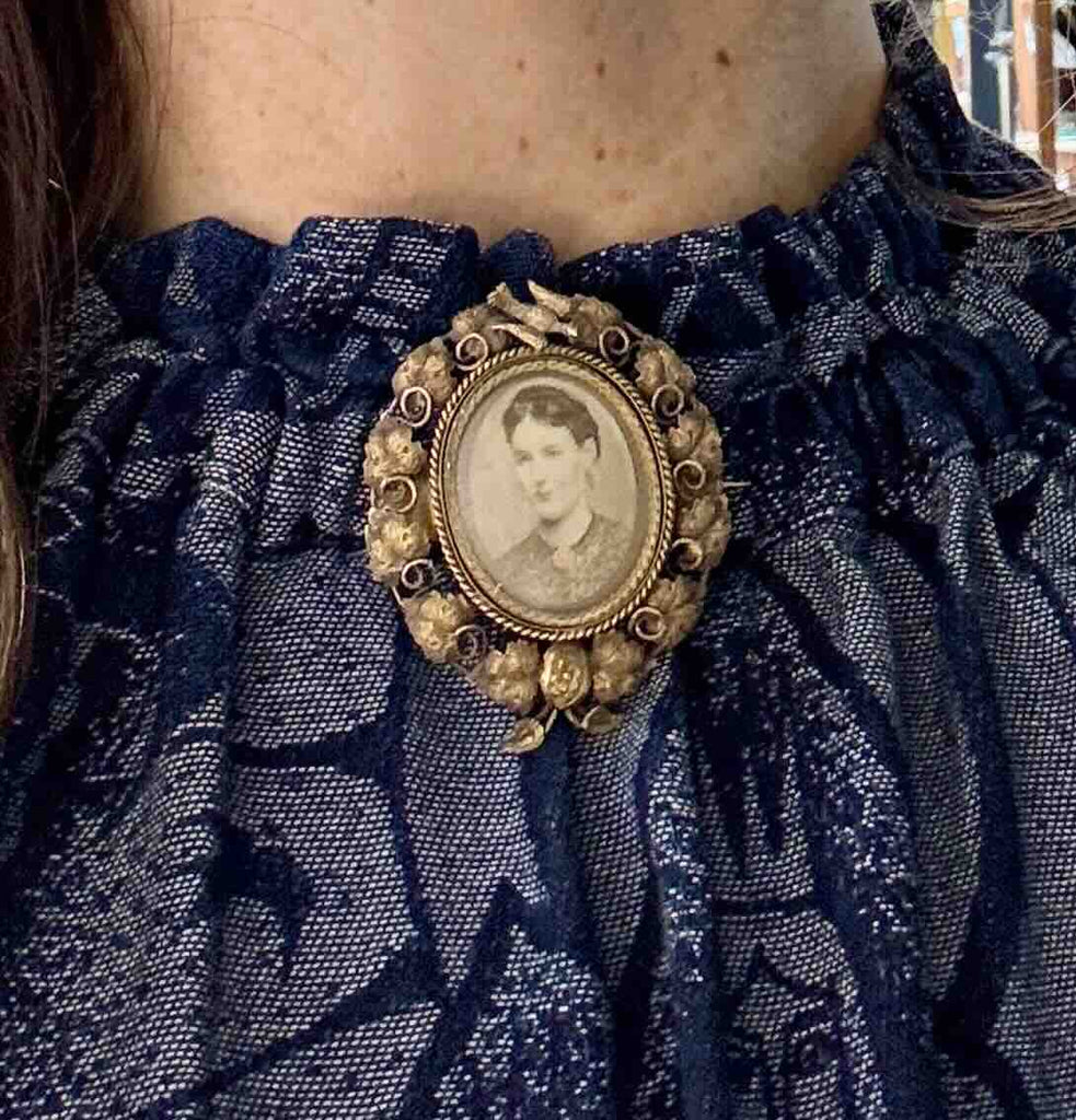 Vintage revolving locket by Lamborn and Wagner, a testament to Australian jewelry heritage.