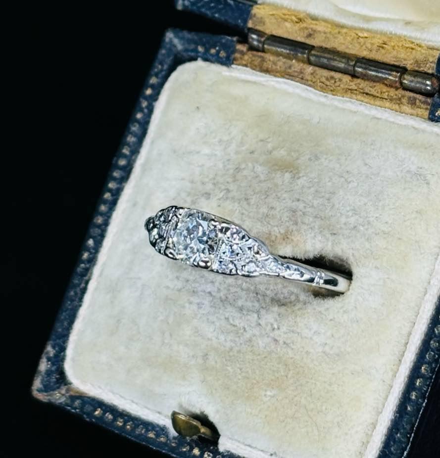 Stunning_1950s_Platinum_and_Gold_Diamond_Ring