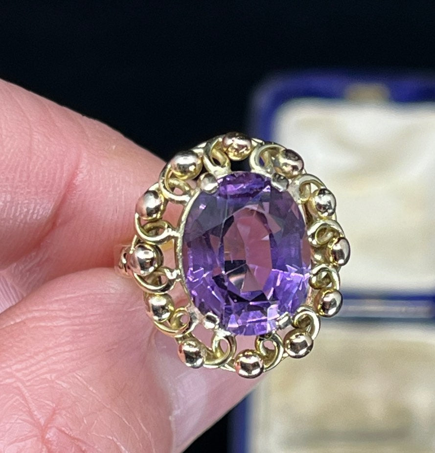 Timeless_1940s_Oval_Amethyst_Ring