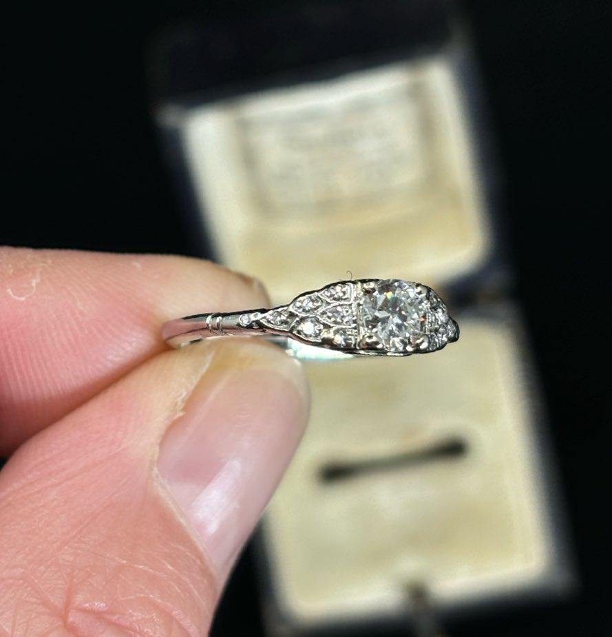 Vintage_Platinum_Diamond_Ring
