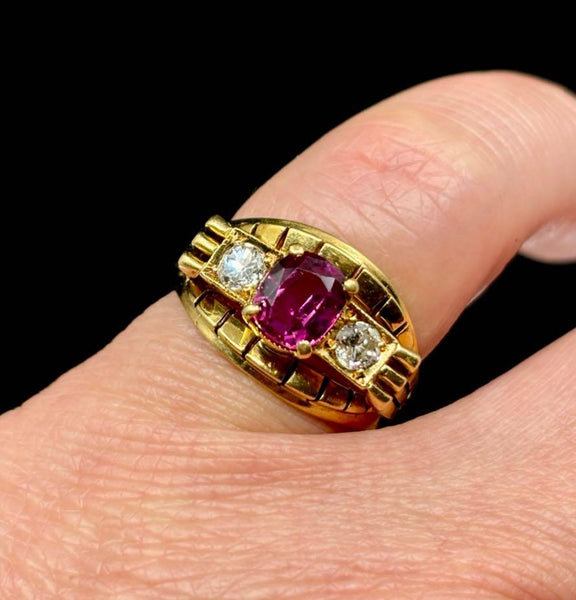 Vintage_Ruby_Diamond_Ring_in_18ct_Yellow_Gold_Circa_1935