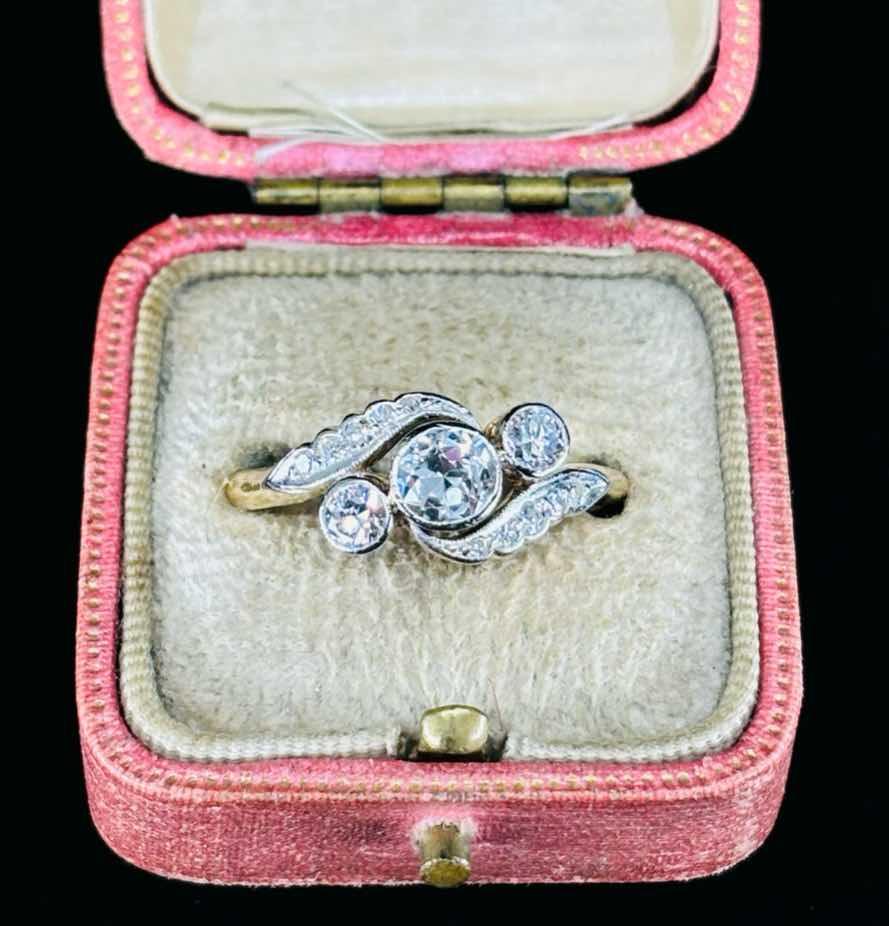 Vintage_Three_Stone_Diamond_Ring_by_Alfred_Saunders