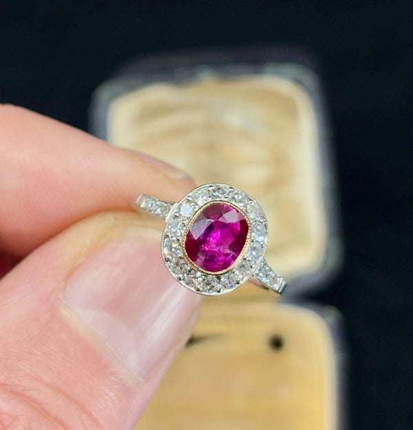 Art Deco Ruby Ring with Diamonds in Yellow Gold and Platinum Setting