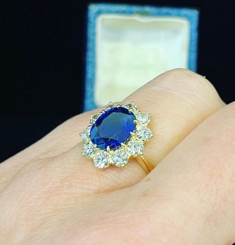 Ceylon_Sapphire_Yellow_Gold_Cluster_Ring