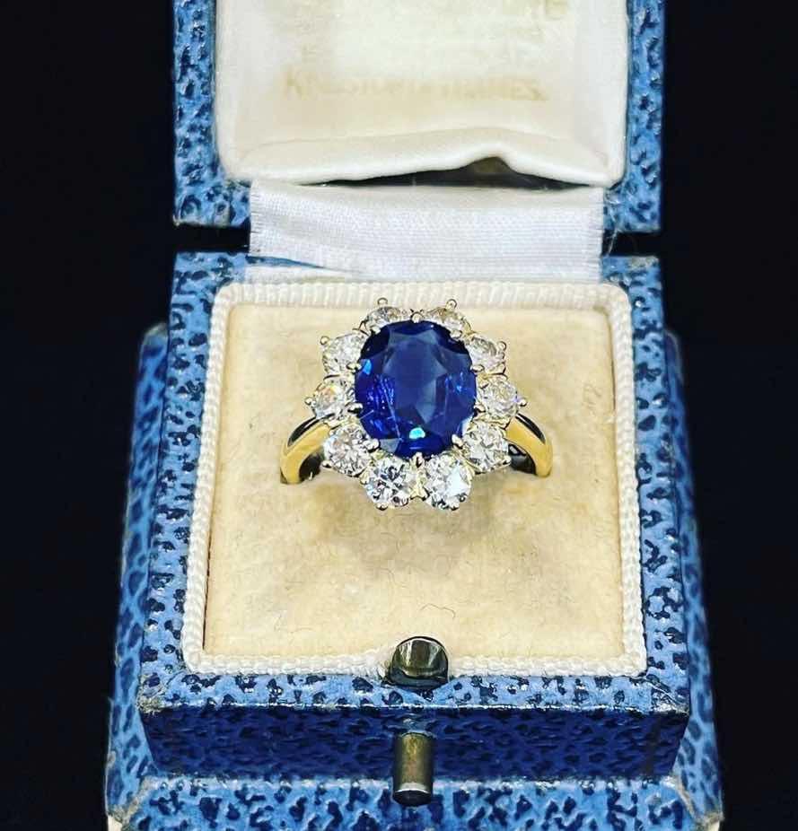Ceylon_Sapphire_and_Diamond_Ring
