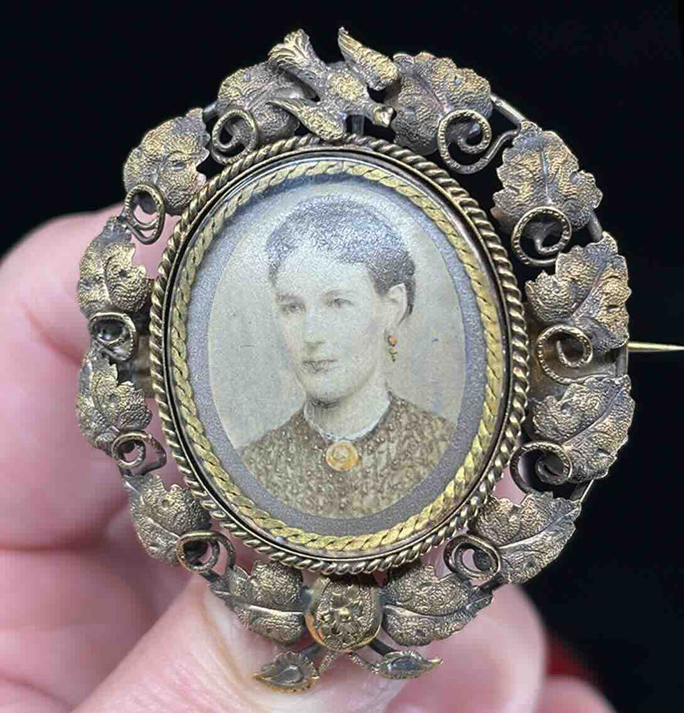 Portrait of an elegant lady in a 15ct gold locket, showcasing Colonial Australian status.