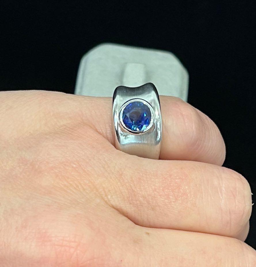 Contemporary White Gold Royal Blue Sapphire Ring - Irene Byrne & Co
