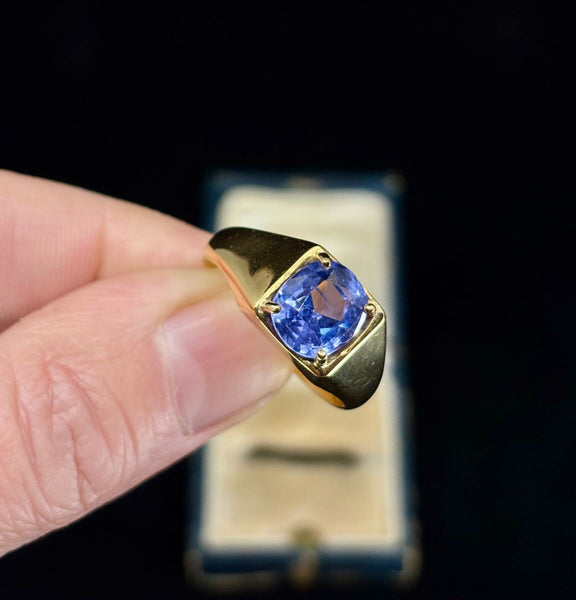 Vintage gold signet ring with a blue sapphire centre, iconic 1970s style.