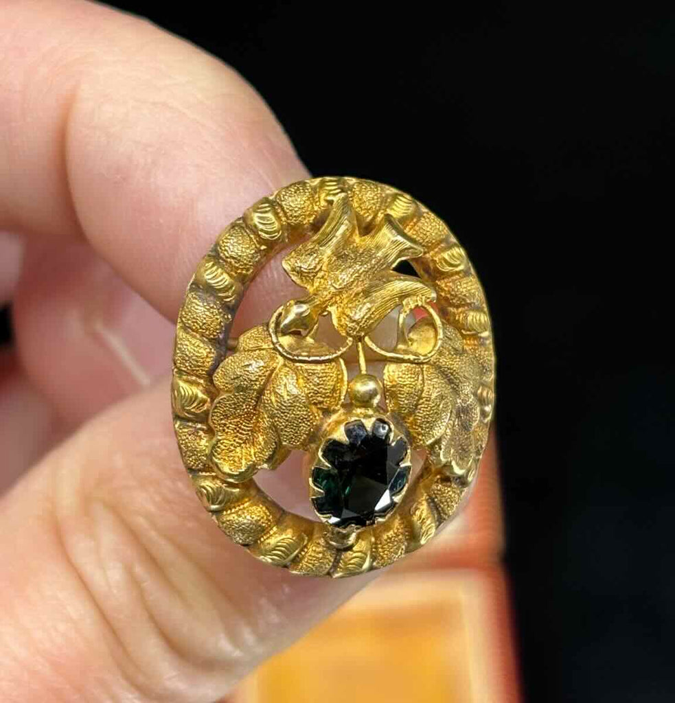 Front view of Lamborn and Wagner vintage 15ct yellow gold brooch showing rope style frame and central green sapphire.