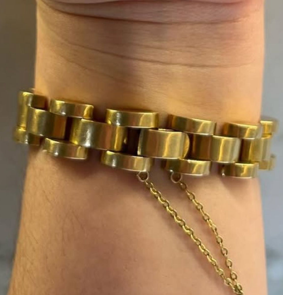 Mid-century Egyptian 18ct yellow gold buckle link bracelet clasp detail