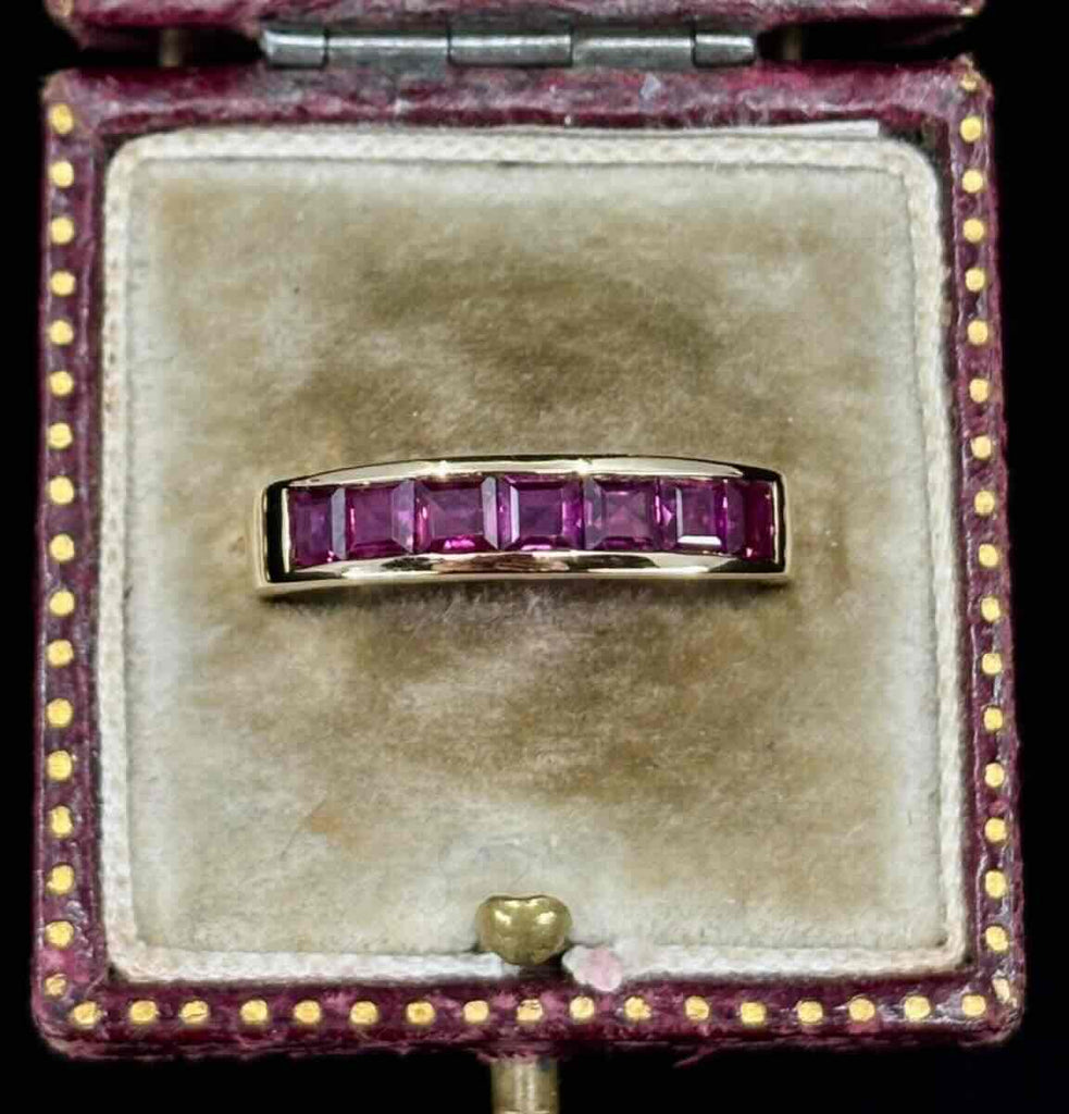 Square ruby stack rng in 18ct yellow gold