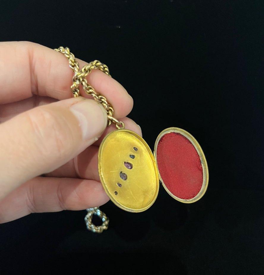 antique_15ct_REGARD_oval_Locket
