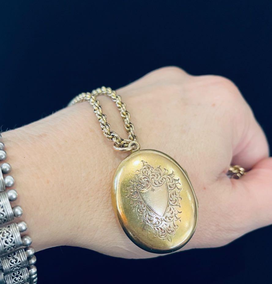 Victorian_15ct_yellow_gold_Oval_Locket