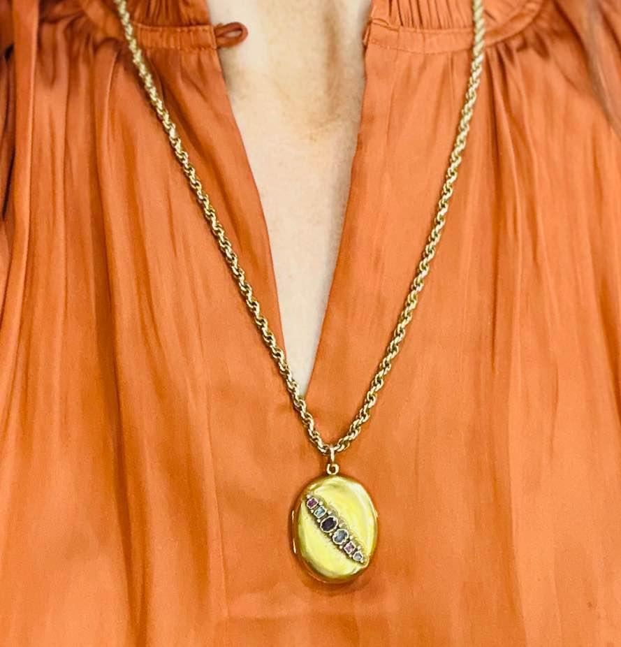 antique_REGARD_oval_gold_Locket