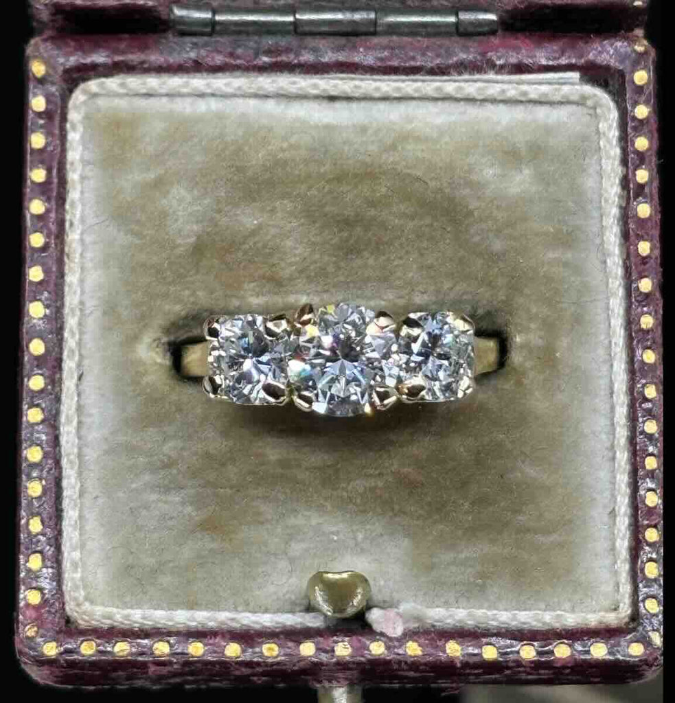 Vintage 1960s three stone diamond ring 18ct yellow gold.