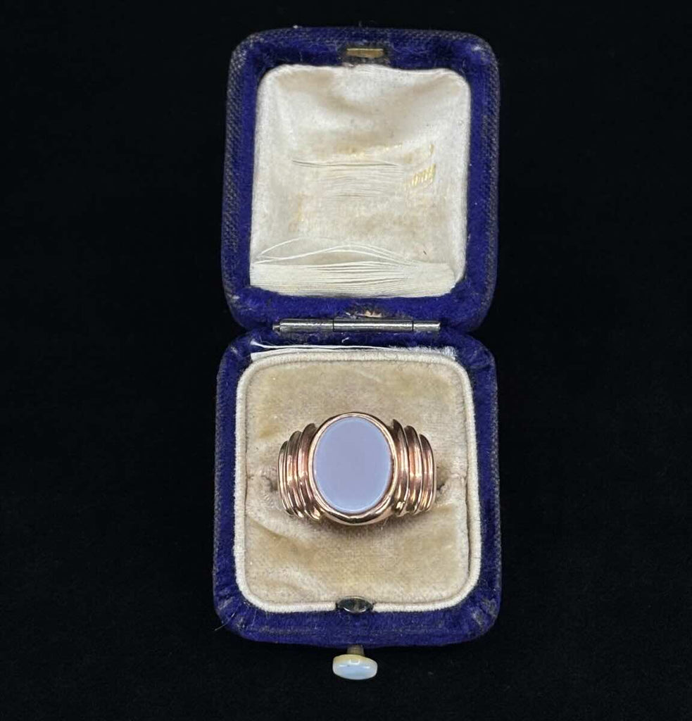 Vintage oval gold signet ring, hallmarked in Chester, from 1912