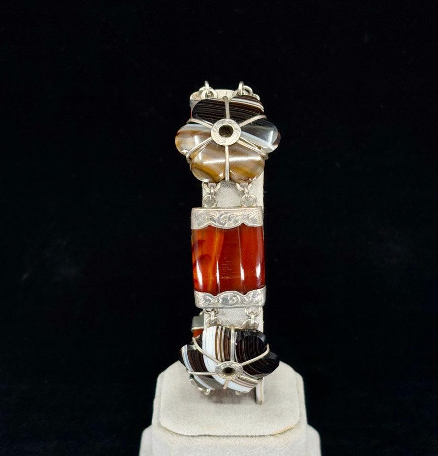 Vintage Victorian bracelet made of Scottish agate and sterling silver, highlighting its unique padlock feature.