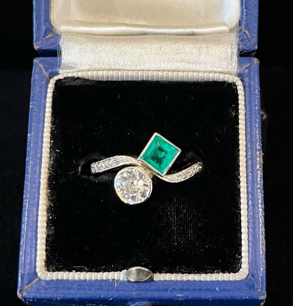 vintage_emerald_and_diamond_platinum_15ct_crossover_ring